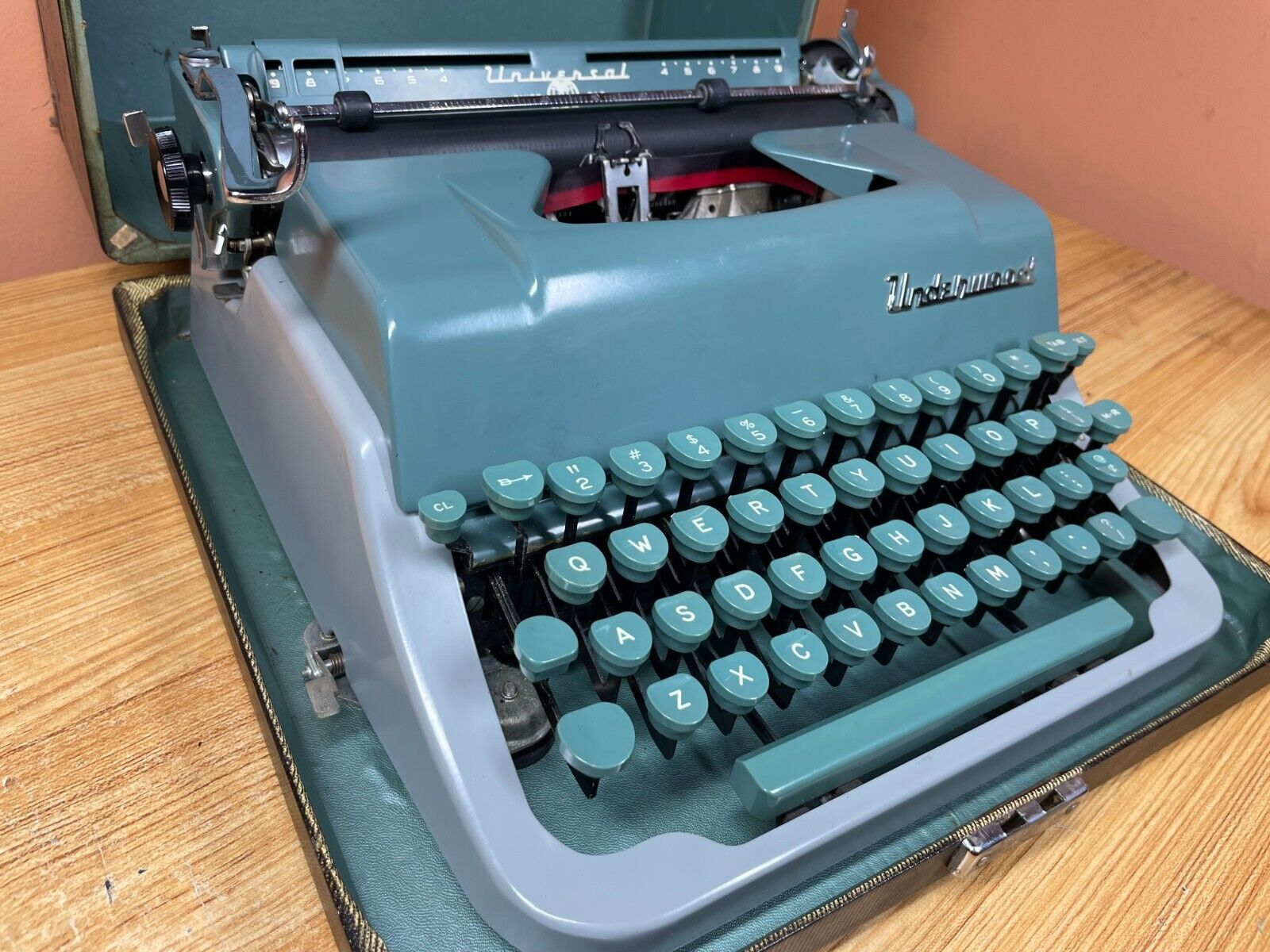 1954 Underwood Universal Working Vintage Portable Typewriter w New Ink & Case