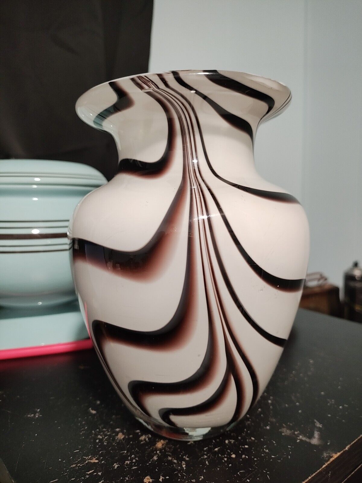 MCM Vintage Cased White with Brown Marbling Vase No Name Very Good Used 7inX5in