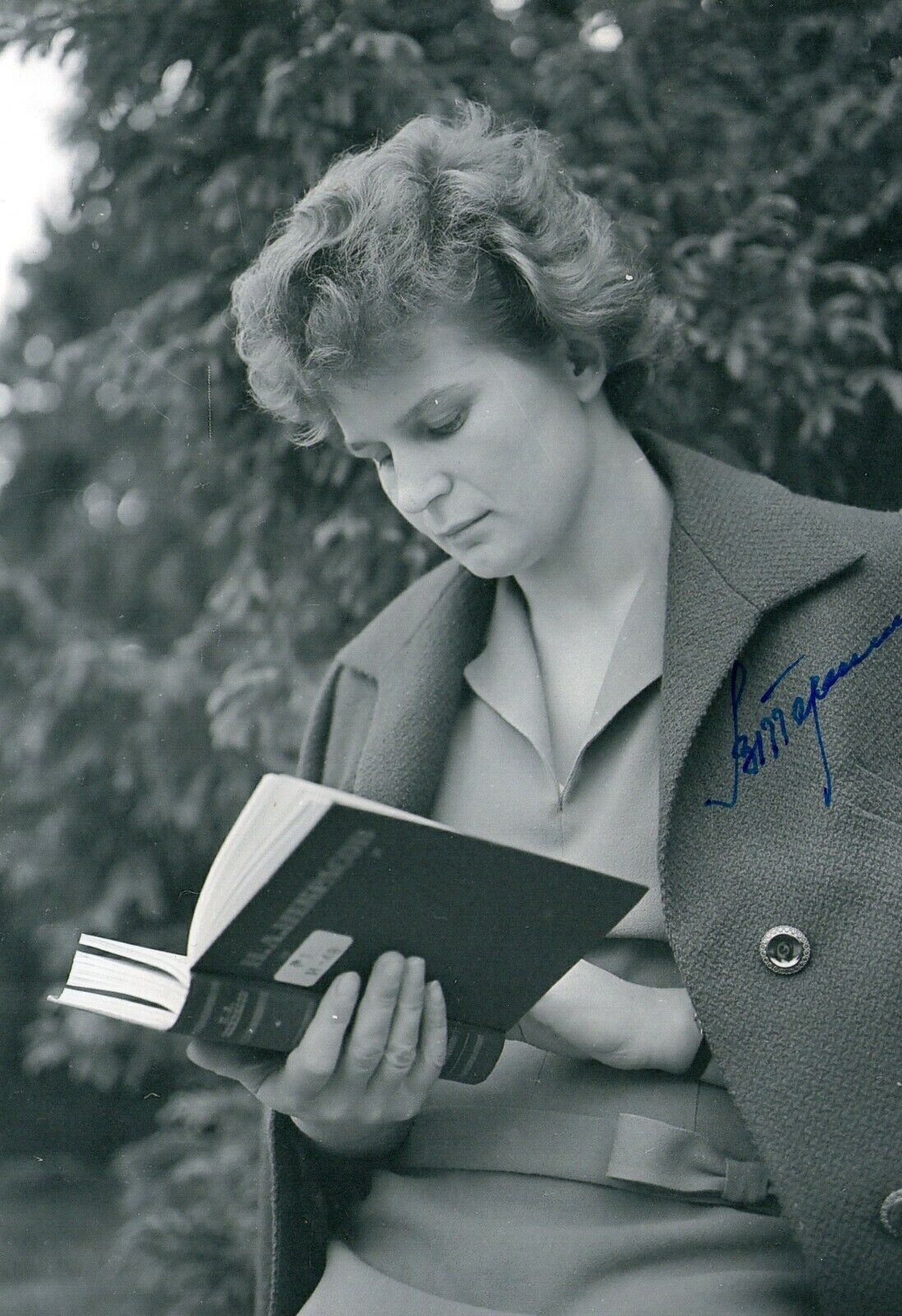 5x7 Original Autographed Photo of Soviet Cosmonaut Valentina Tereshkova