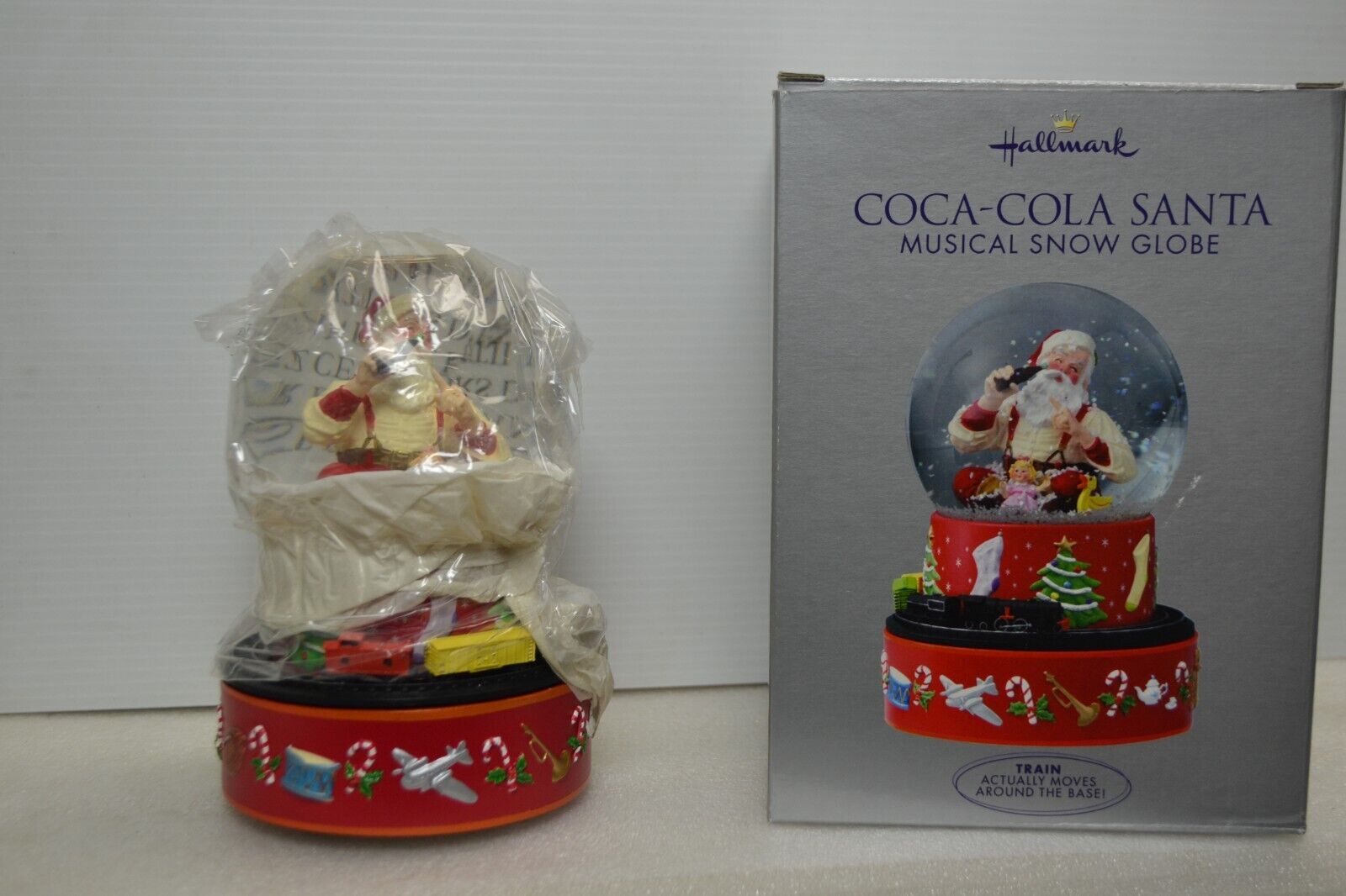 Hallmark Coca-cola Santa Musical Snow Globe Vintage