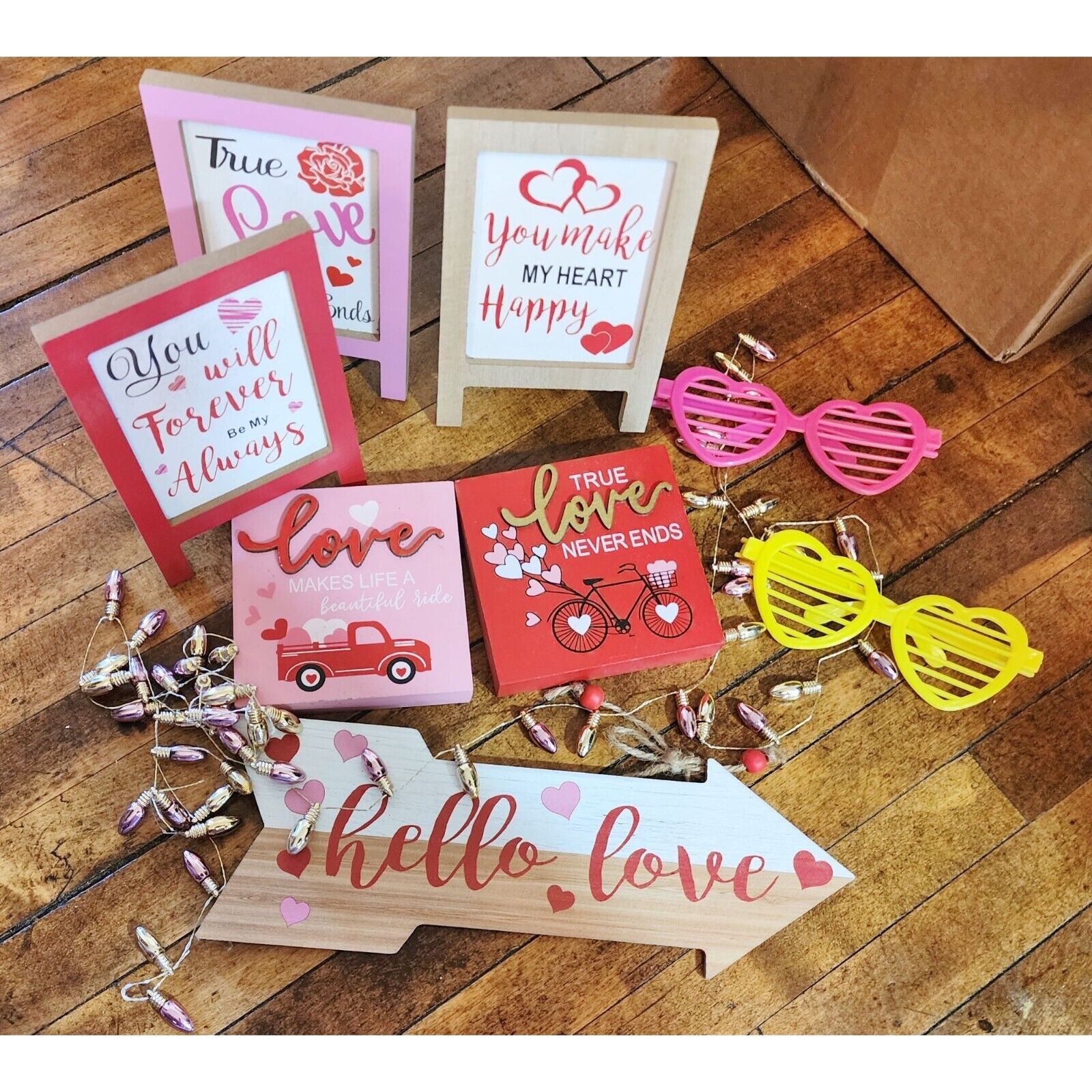 Valentine\'s Day Love Decor Bundle - Signs Heart Sunglasses & Faux Lights Garland