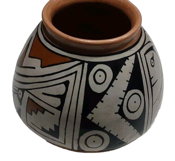 Mata Ortiz Manuel Olivas Black Pottery Vase Native Mexican 10\