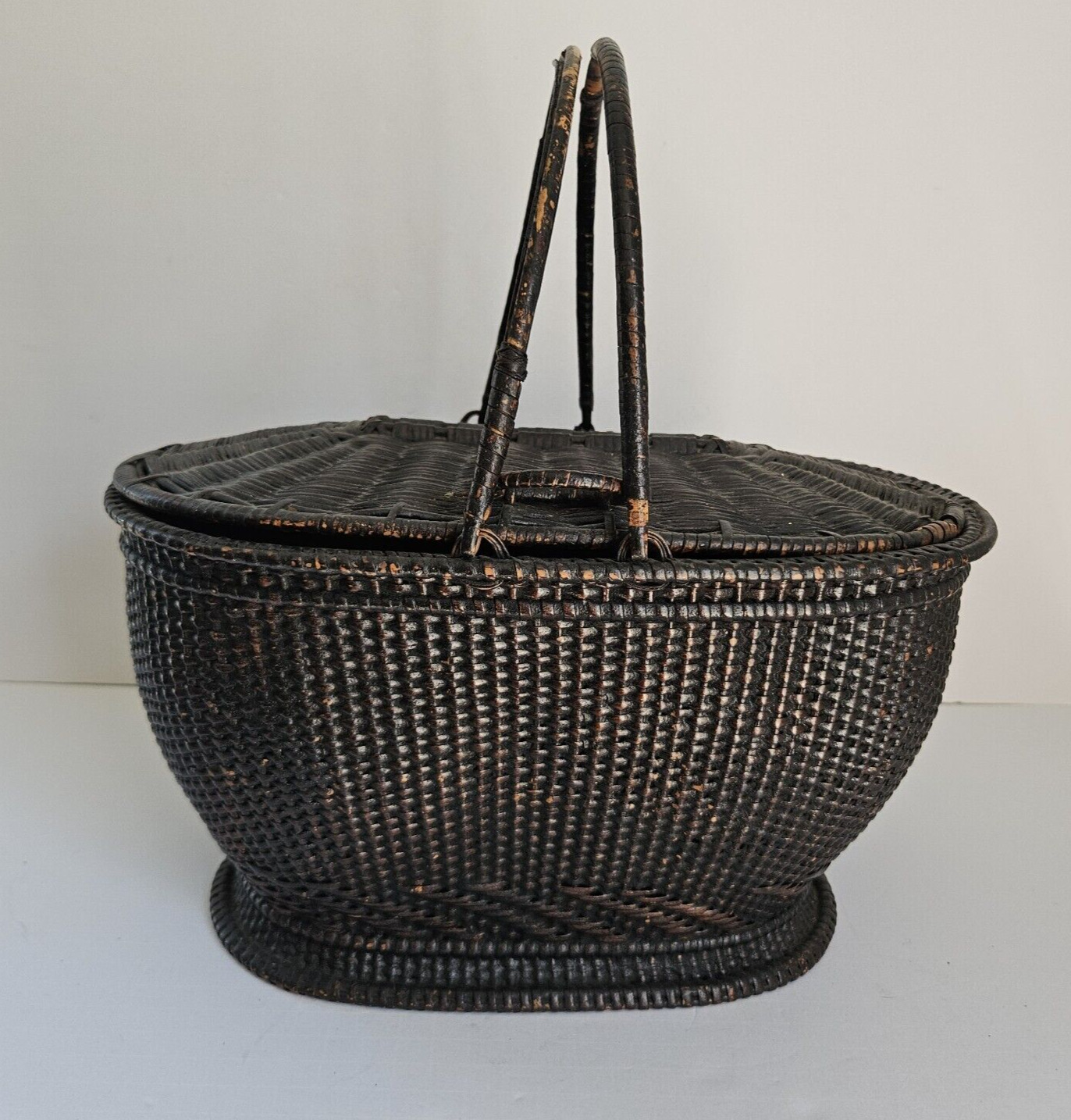 Antique Wicker Basket with Handles and Lid 13.5\