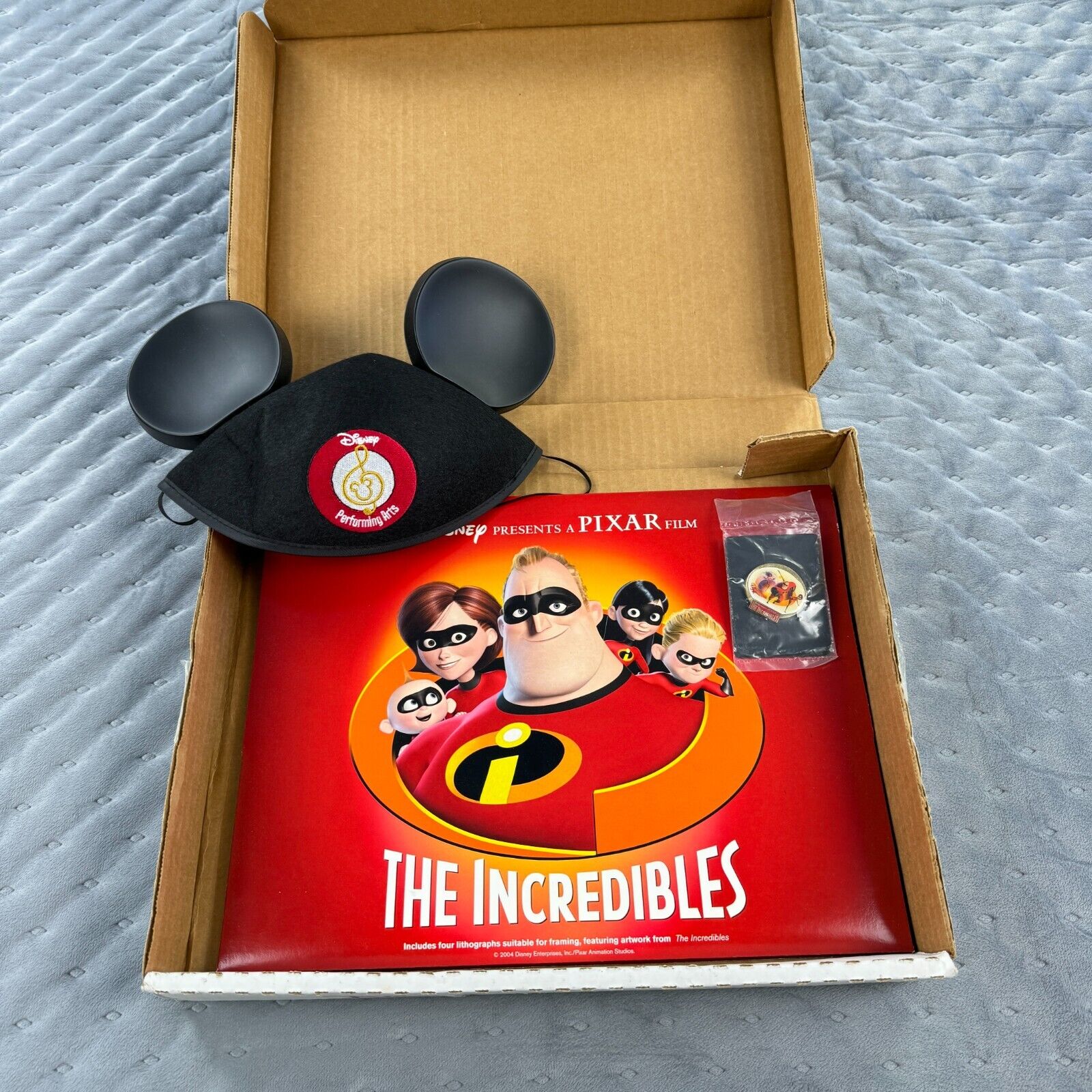 VINTAGE Pixar The Incredibles Lithographs Micky Mouse Ears Pins 2004 Artwork Y2K
