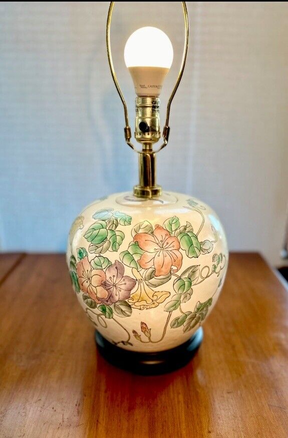 VINTAGE ASIAN HAND PAINTED FLORAL CERAMIC GINGER JAR CHINOISERIE TABLE LAMP