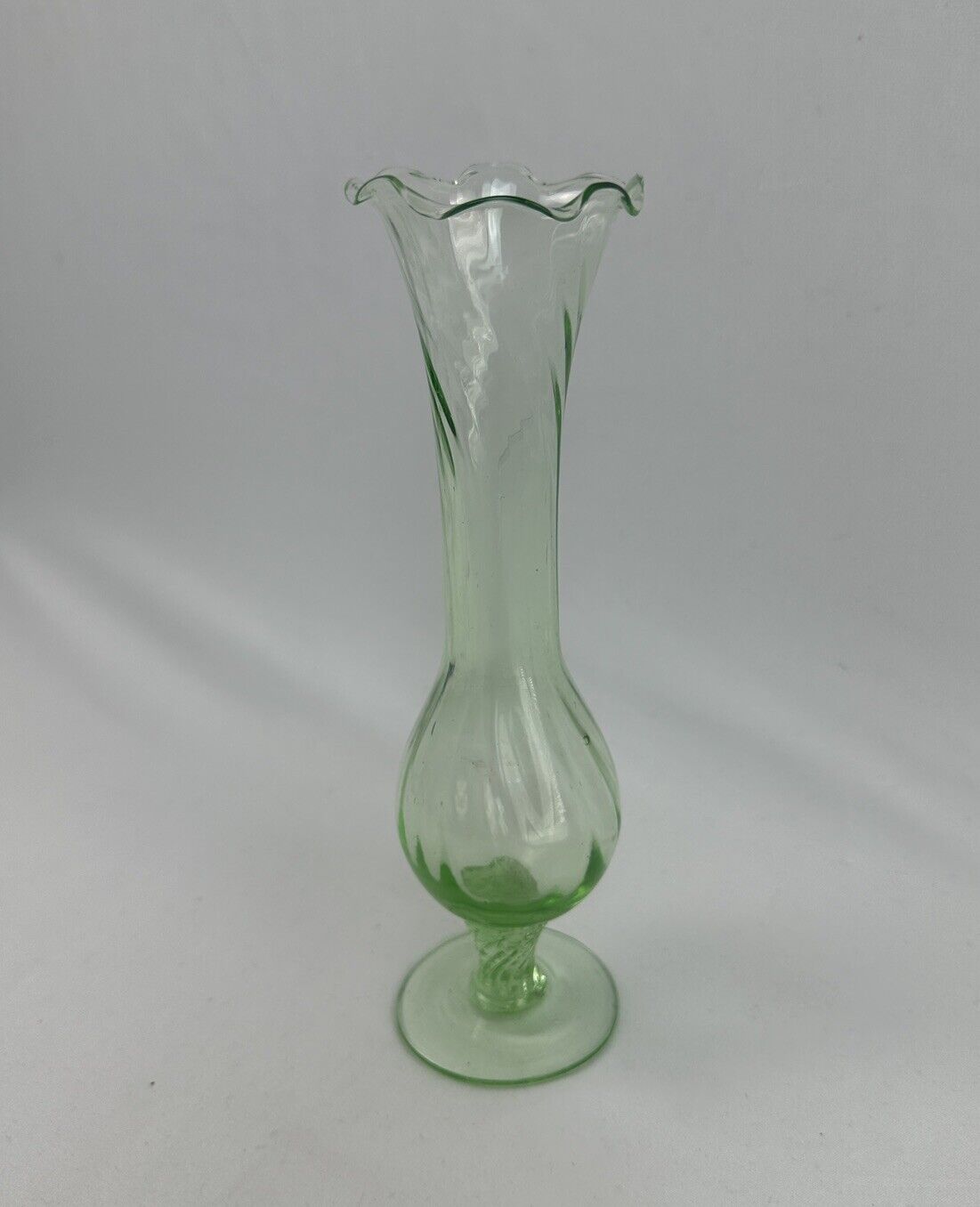 Vintage Green Glass Pedastal Bud Vase Fluted Ruffle Top MCM Excellent 7.5”