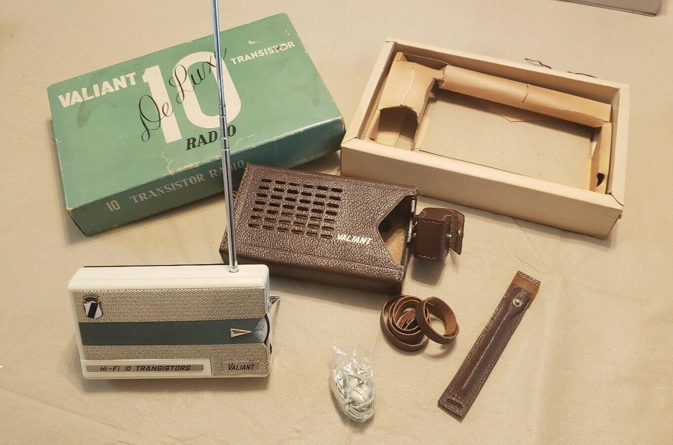 Vintage - De-Luxe Valiant Hi-Fi Transistor 10 Radio - Original Box - Working