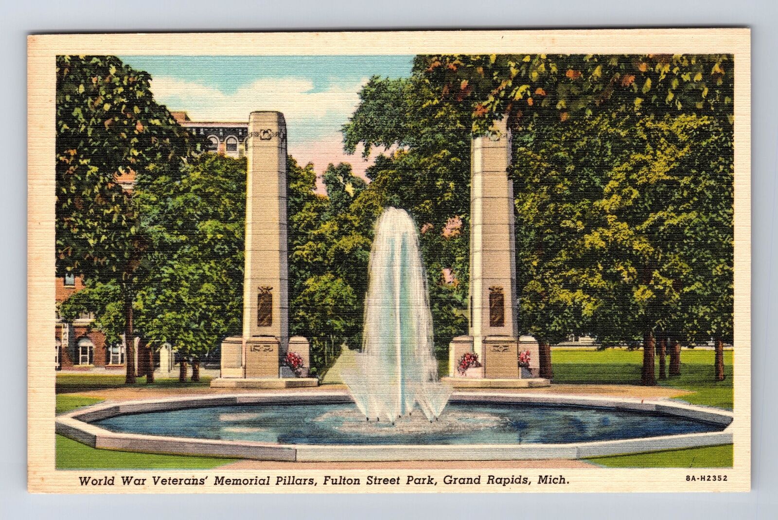Grand Rapids MI-Michigan, World War Veterans Memorial Pillars Vintage Postcard