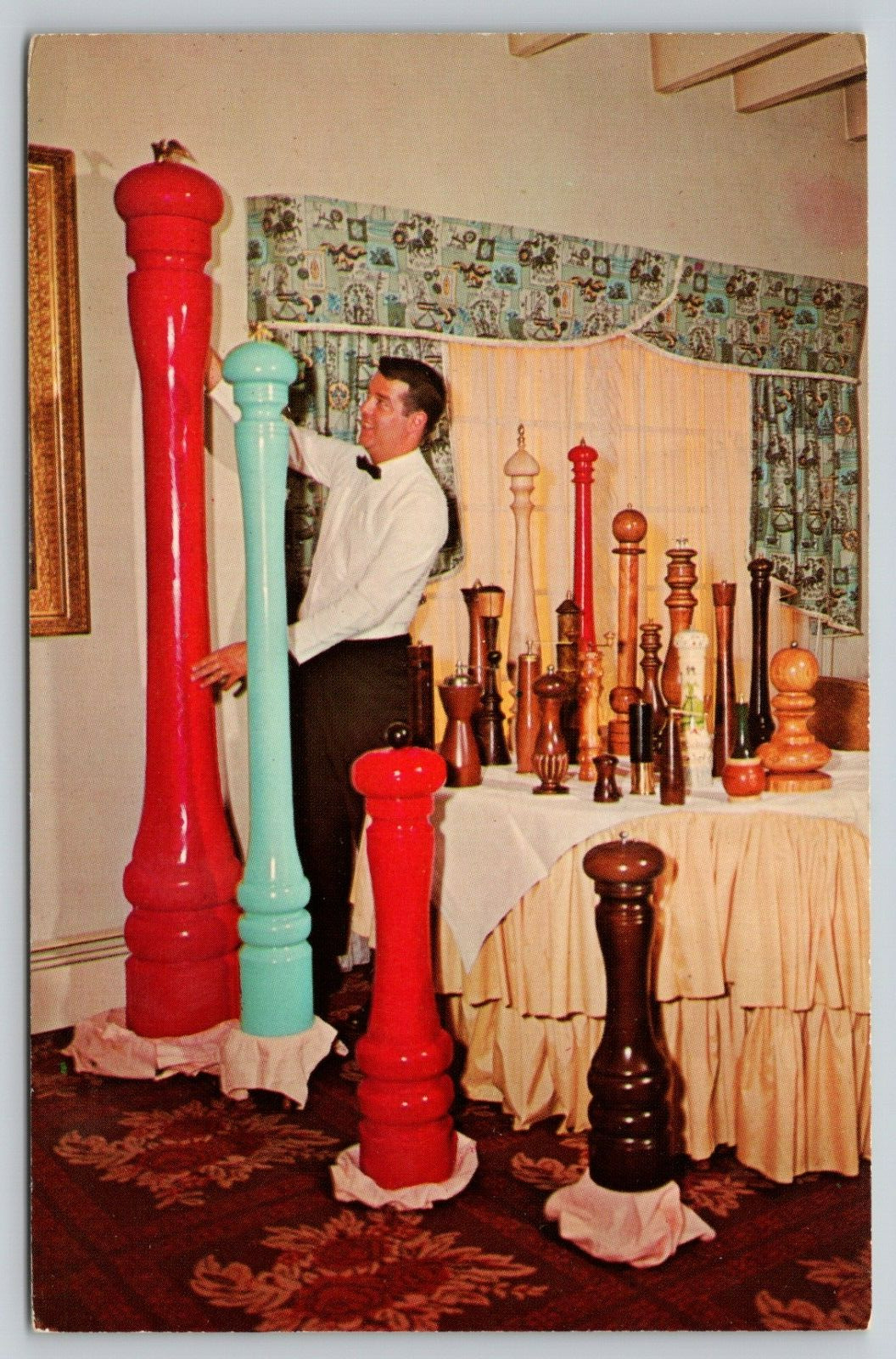 Postcard PA Altoona Minuet Manor Hotel And Dining Room Pepper Mills B12