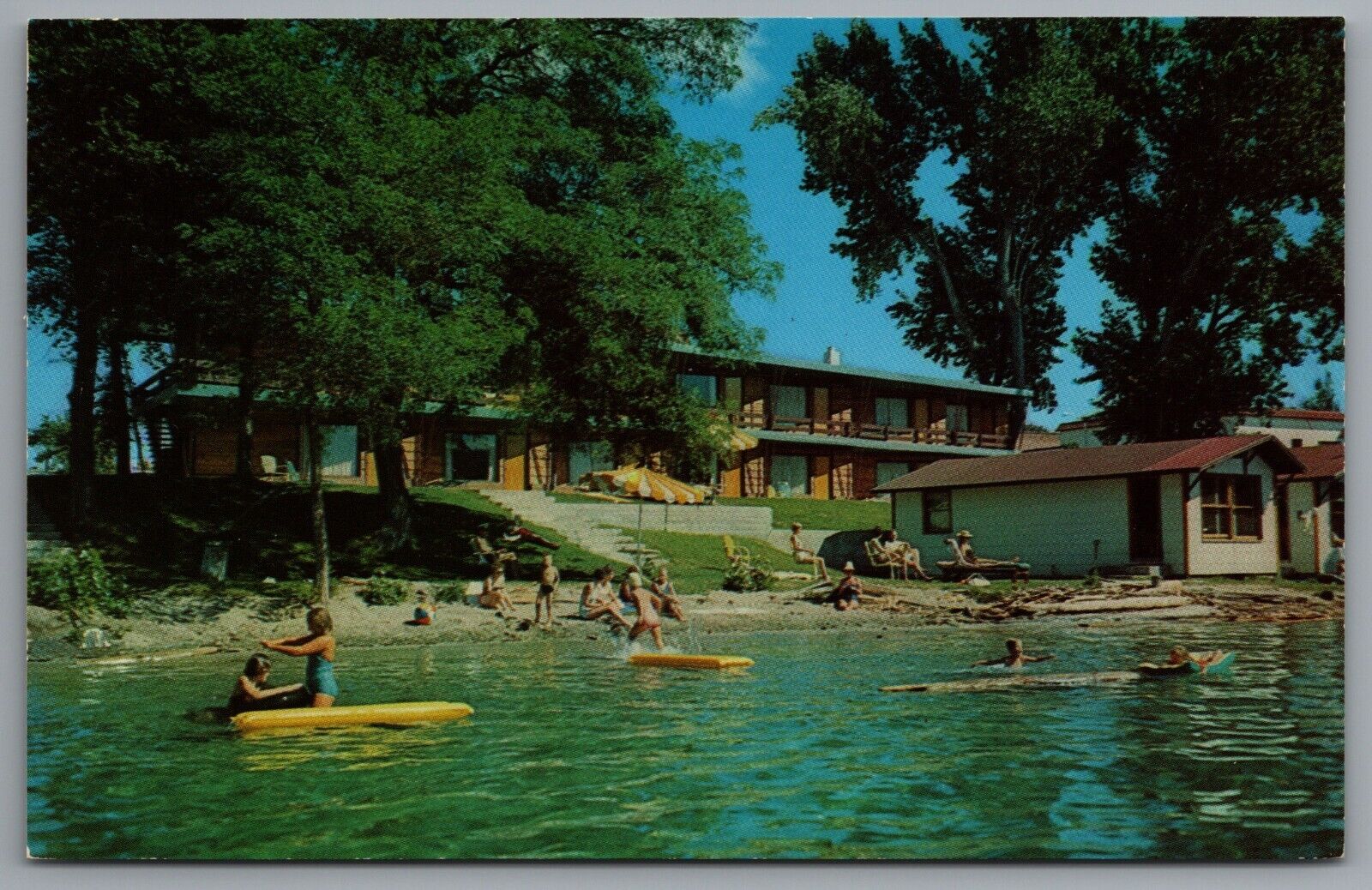 Chelan WA Campbell's Lodge c1959 Lake Chelan Beach Scene Postcard