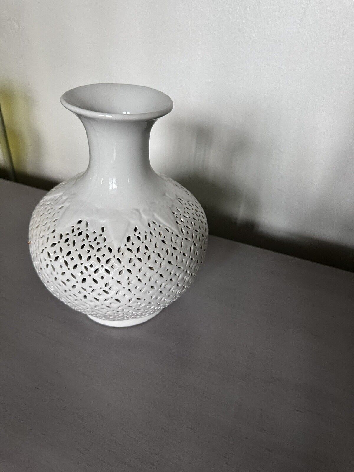 Vintage White Filigree Lattice Table Vase