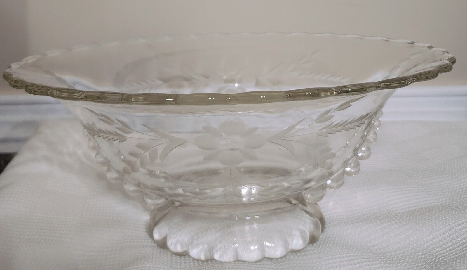 VTG Imperial Glass Co Candlewick scalloped footed,glass beads on the sides bowl 