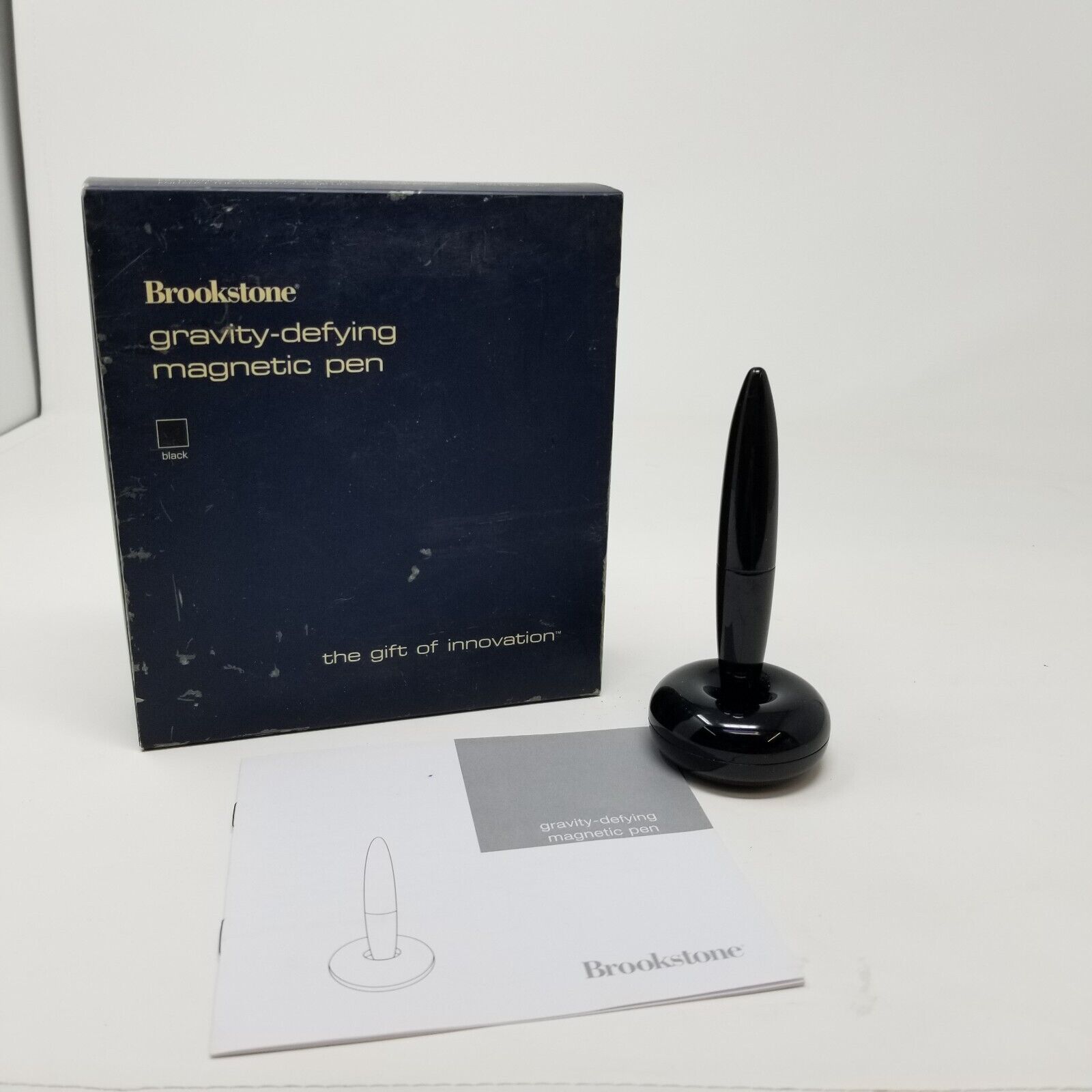 Brookstone Pen Set Donut Base Pen w 4 ink refills Magnetic Gravity Defying STEM