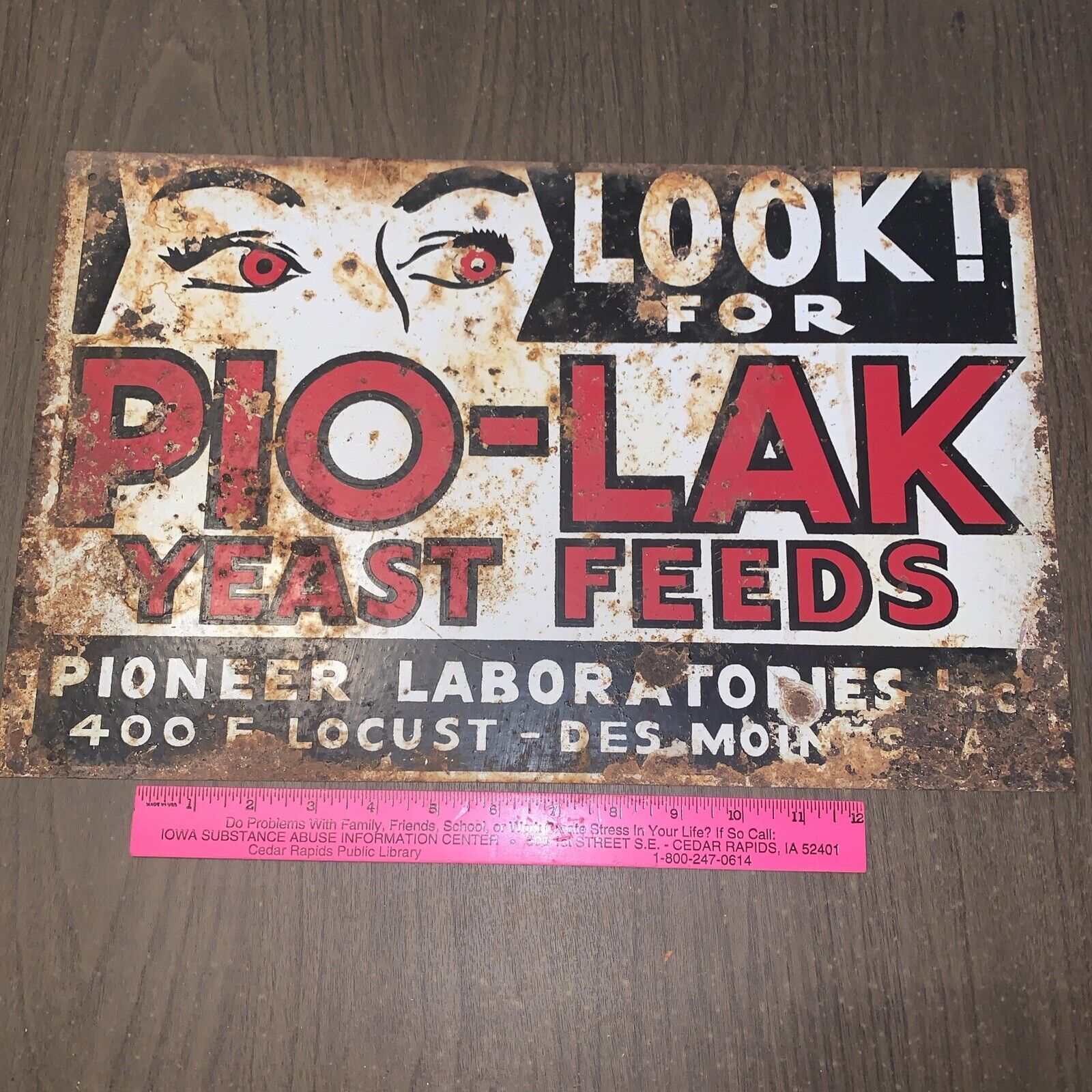 Vtg Metal Pio-Lak Sign - Pioneer - Des Moines, IA - Ag Feeds  - RARE