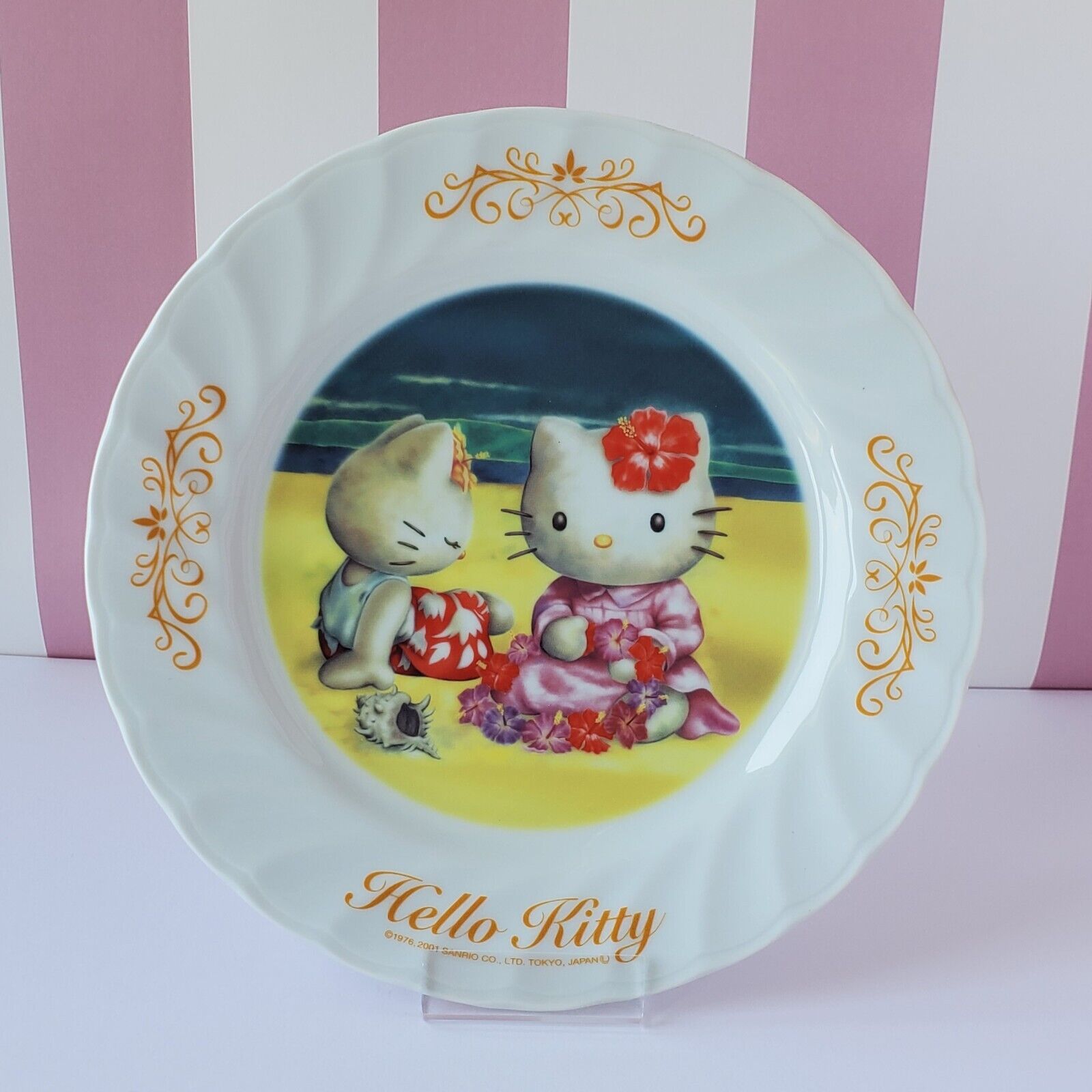 Vintage Sanrio Hello Kitty Decorative Plate made in 2001 Japan