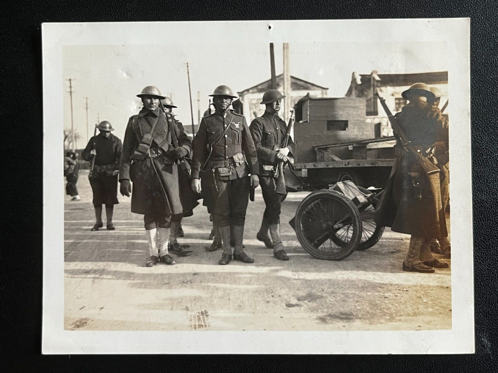 👍 1920s CHINA SHANGHAI AMERICAN TROOP WITH ARMOURED CAR ON PATROL PRESS PHOTO