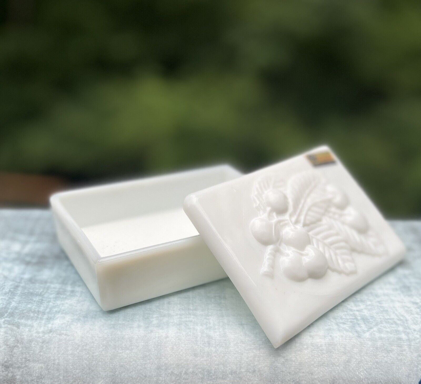 Bohemia Trinket Box Jewelry Milk White Vintage Art Deco With Lid