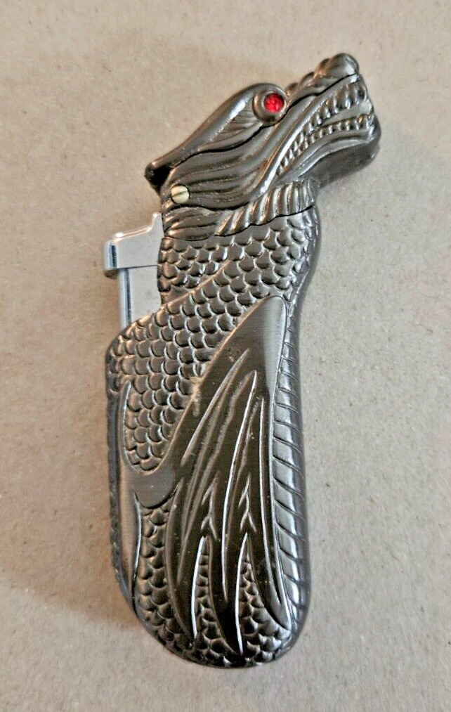 RARE FIND VINTAGE DRAGON  LIGHTER SILVERISH/GRAY WITH SHINEY RED EYES