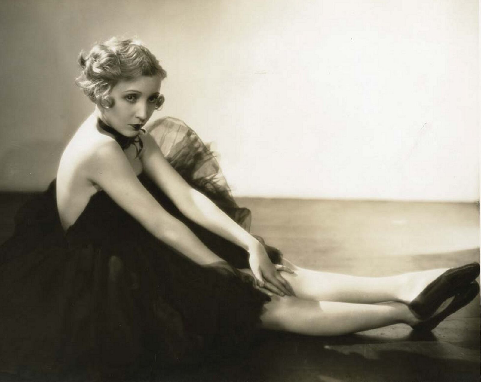 1920s Silent Screen Star BESSIE LOVE Photo  (172-g)