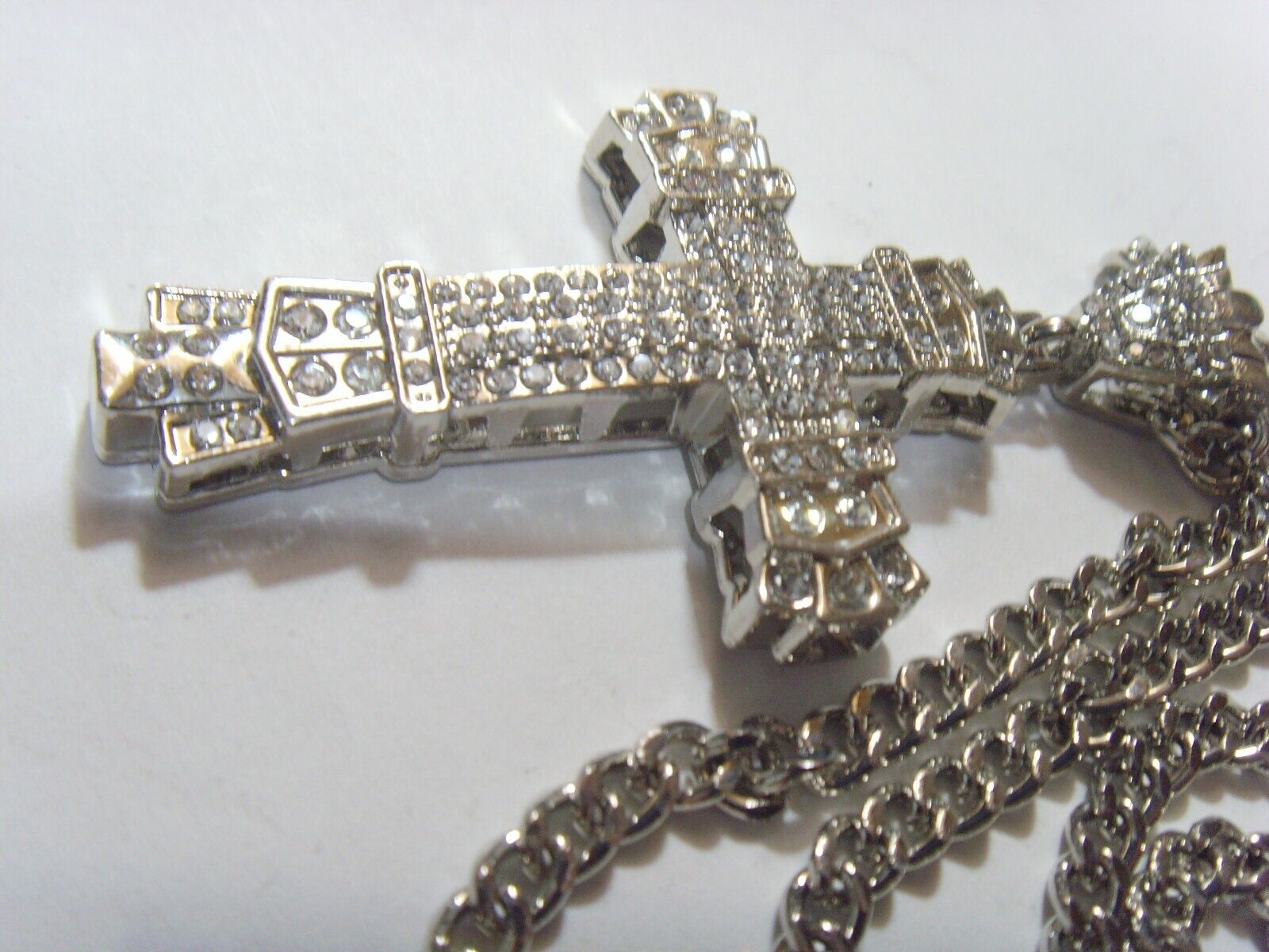 vintg silver tone metal Diamante bejeweled filigree cross religious necklc 52920