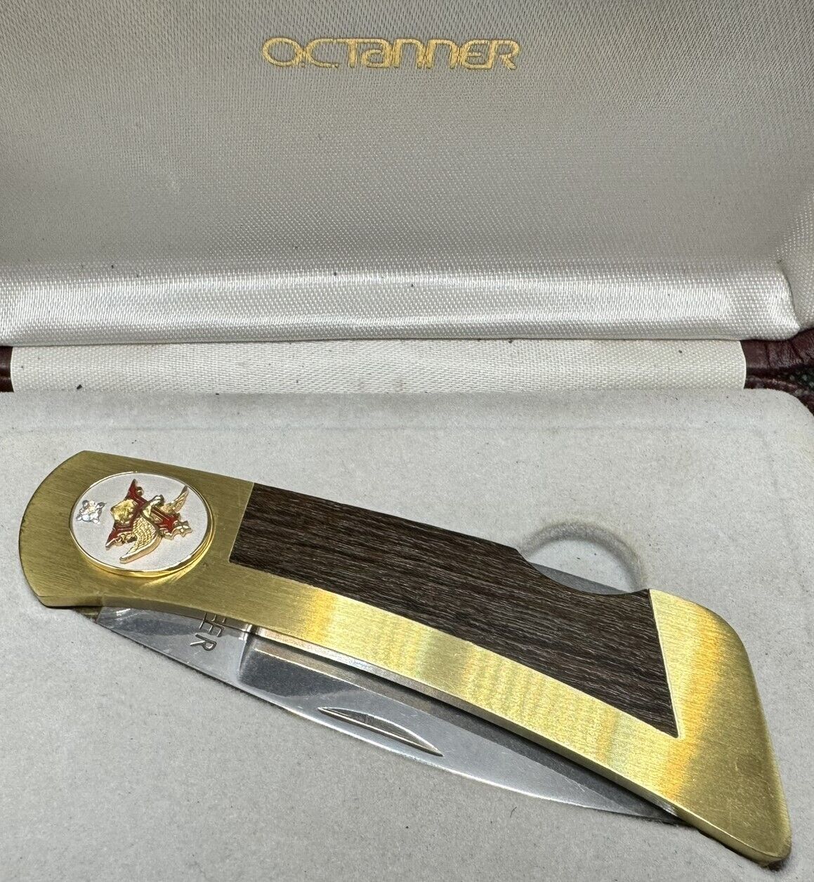 GERBER SPORTSMAN 97223 Anheuser Busch 10K GOLD EMBLEM with Diamond Knife