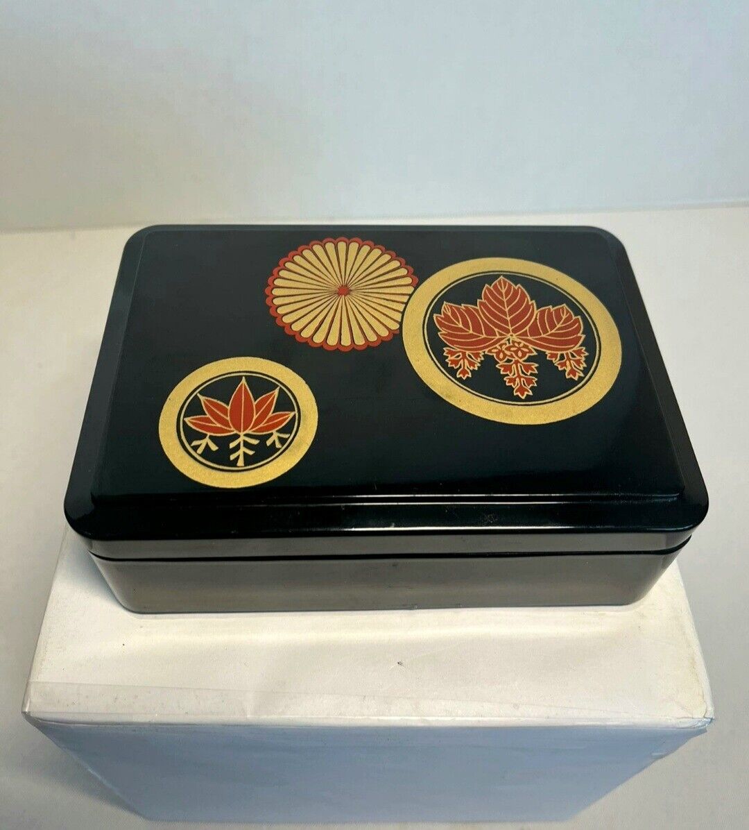 Vintage Asian Lacquer Box Lidded Mon Sasa Gosan Emblems Symbols 