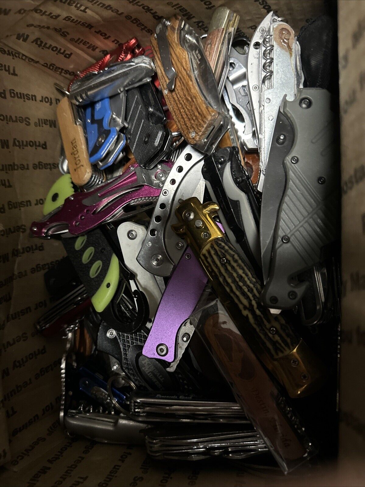 (P) Lot Of 20+lbs TSA Confiscated Pocket Folding Folder Knives Assorted 100+ Pcs