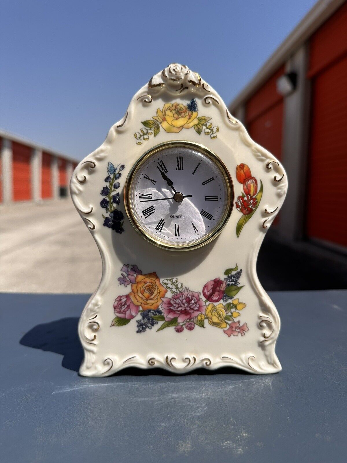 Vintage AVON Romantic Flowers Clock 2002 Mantel Porcelain A14