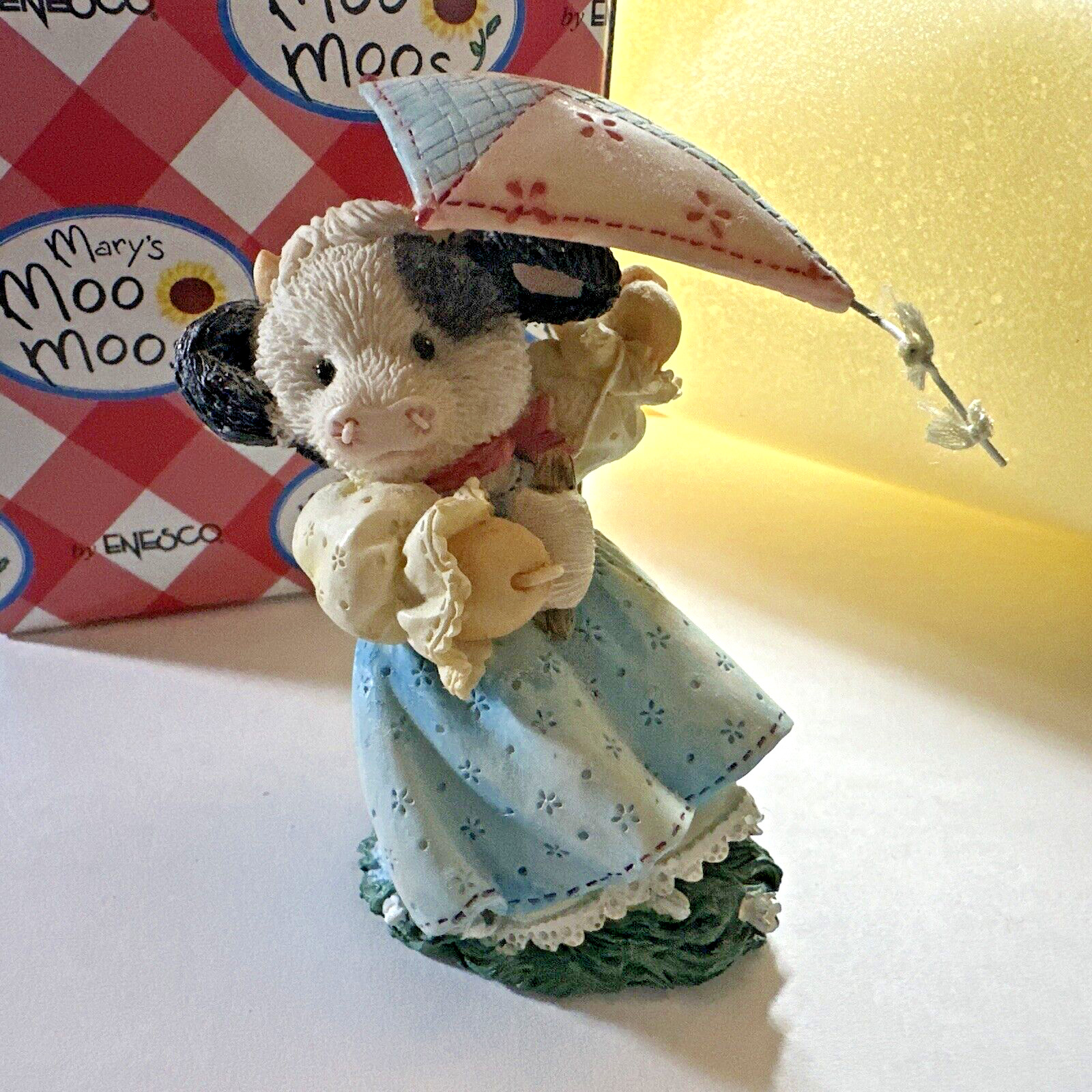 Mary's Moo Moos 1995 Spring Is In The Air 159549 Girl Cow With Kite Figurine 
