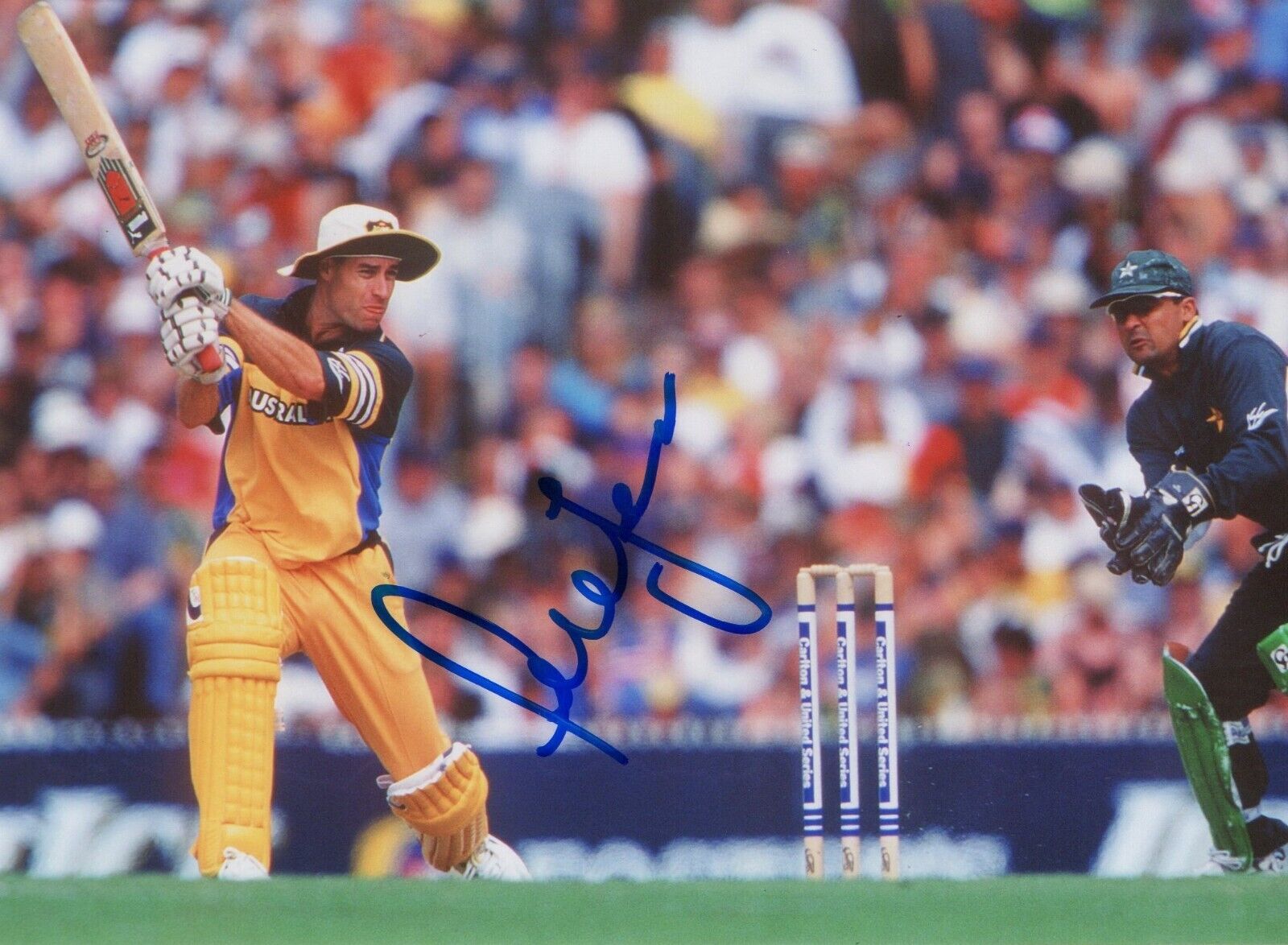 5x7 Original Autographed Photo of Australian Cricketer Michael Bevan