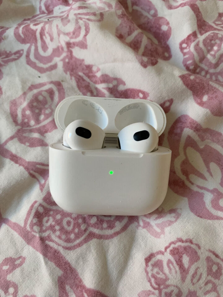 Apple AirPods 3rd Generation Bluetooth Earbuds Earphone + Charging Case 
