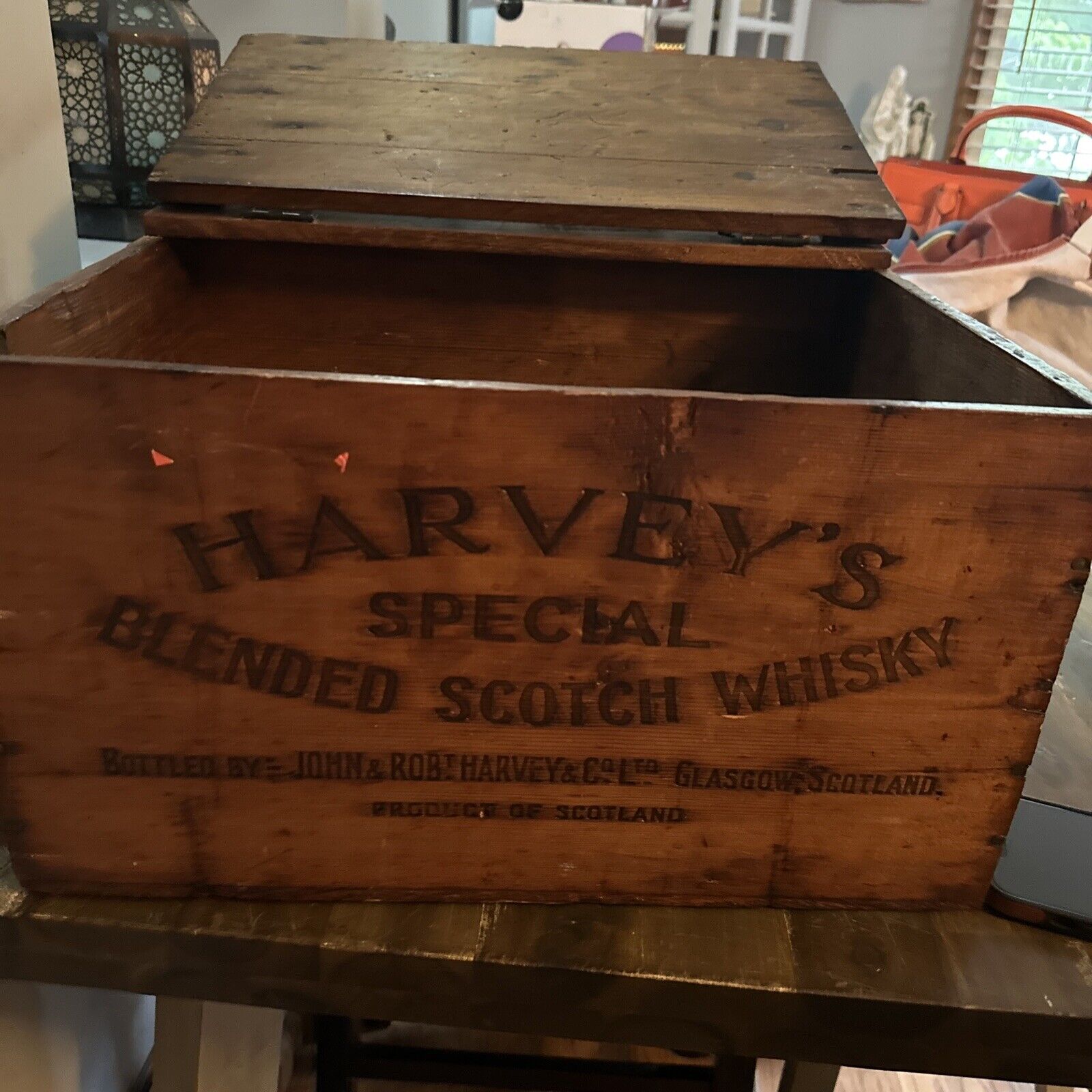 ANTIQUE  HARVEY'S SPECIAL BLENDED SCOTCH WHISKEY WOODEN BOX CRATE With Lid