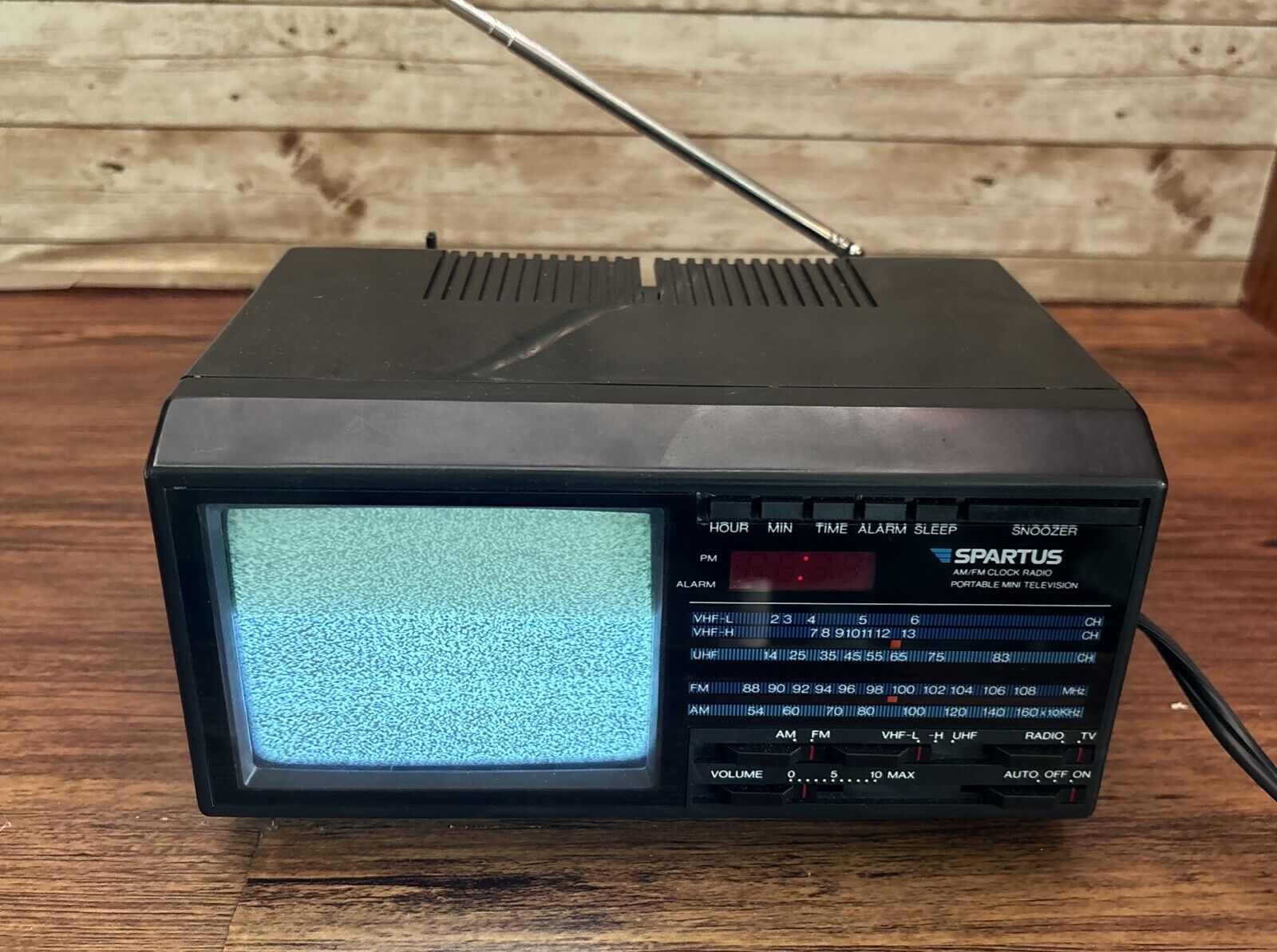Vintage 1986 Spartus Mini TV Alarm Clock Radio Super Neat Item Works 