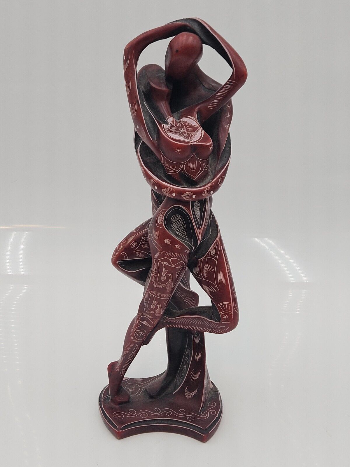 Stunning Sculpture Of A Man And Woman Embraced And Painted Figurine 12 Inch 