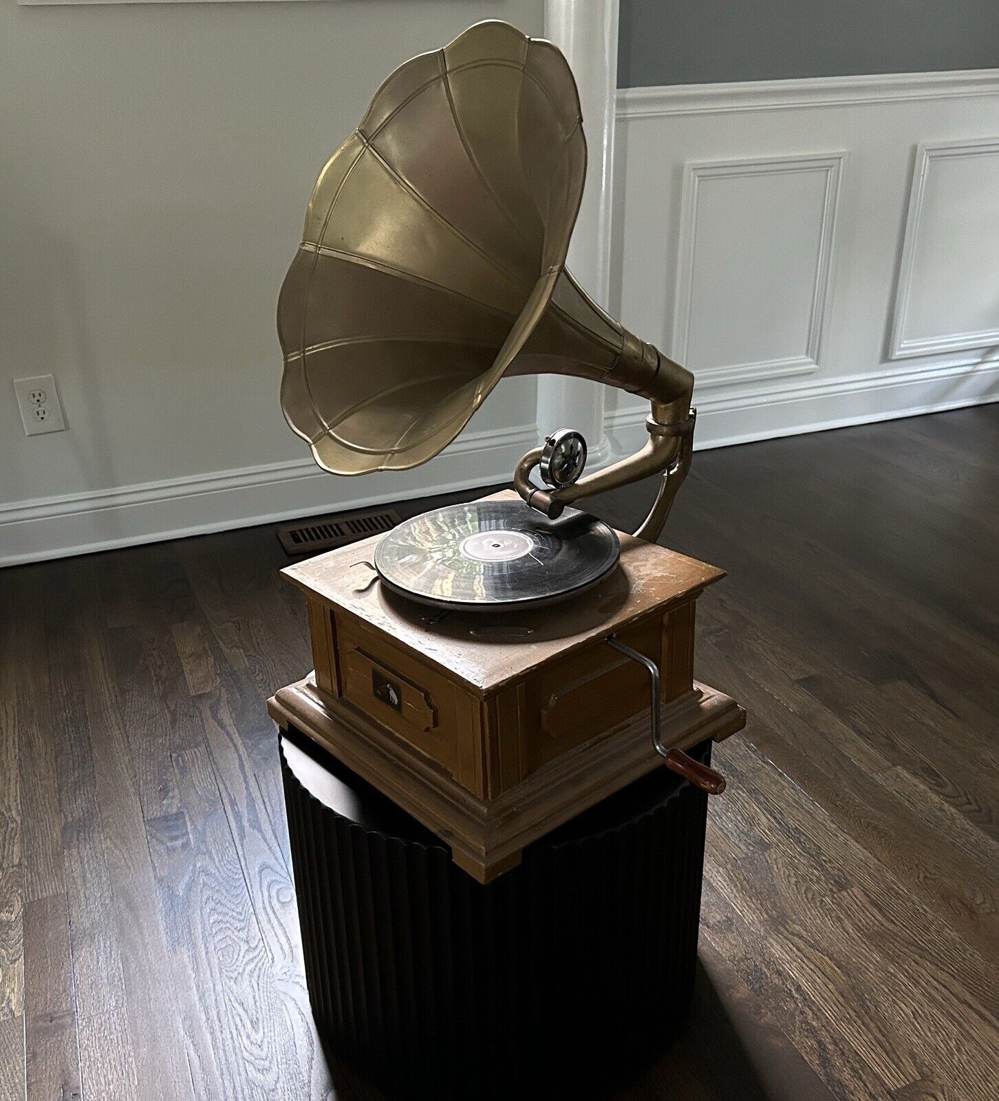 Antique Gramophone, Working Phonograph, wind-up record player