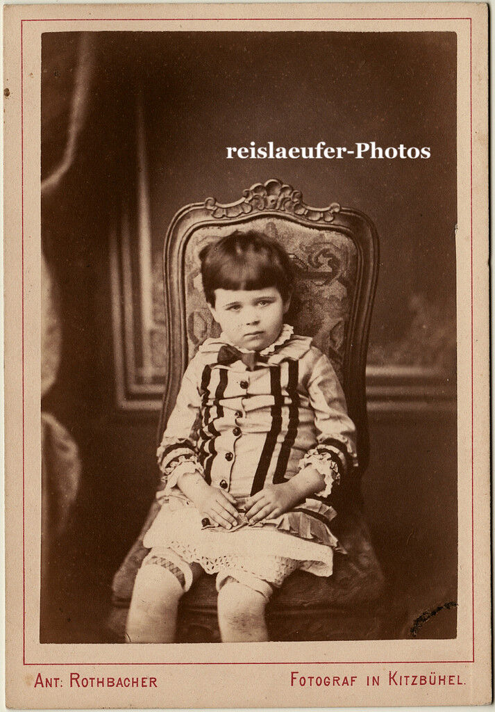Bored girl with suspenders, Orig. Cabinet Photo ca 1900