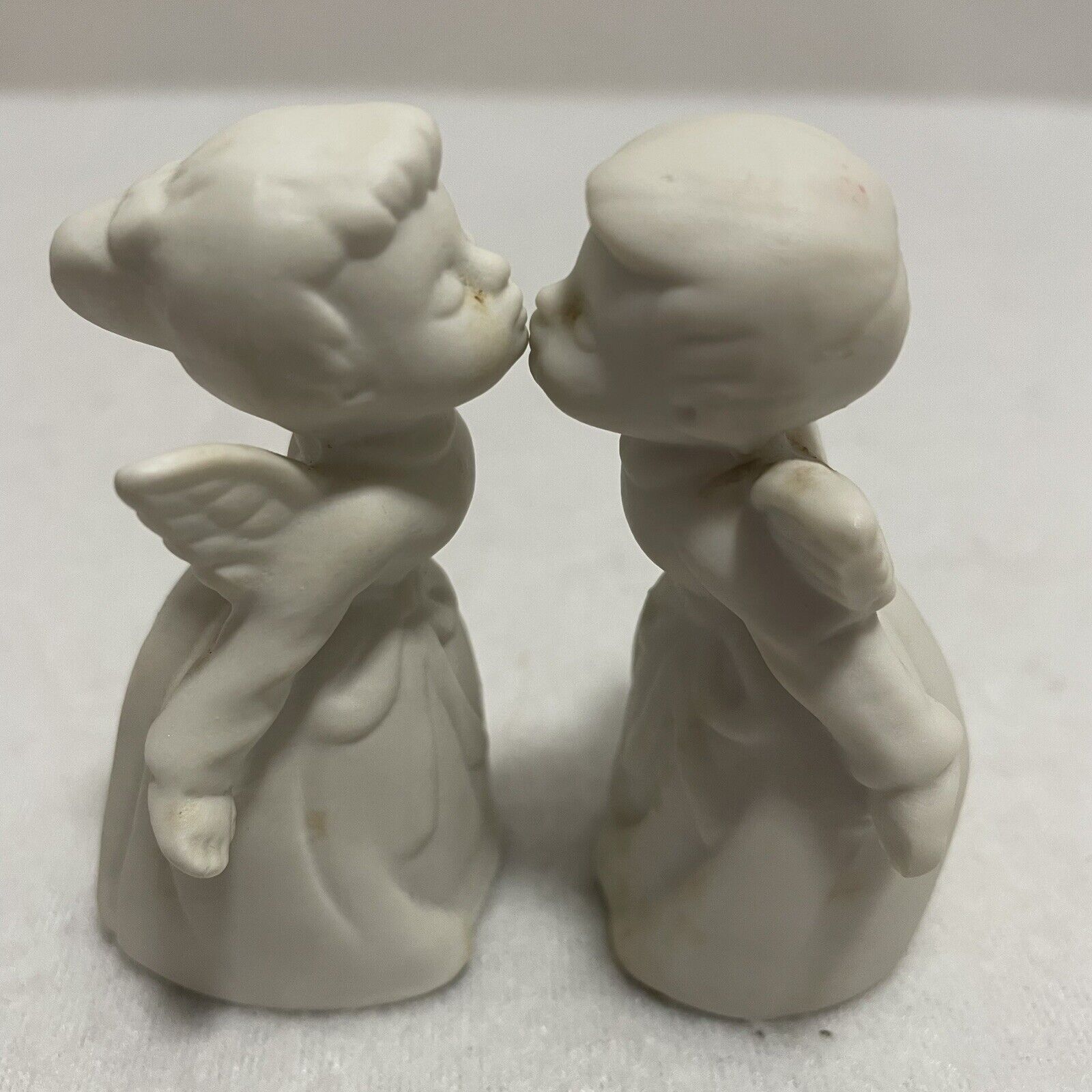 Vintage Kissing Angels White Bisque Porcelain Figurines R & R Japan  3\