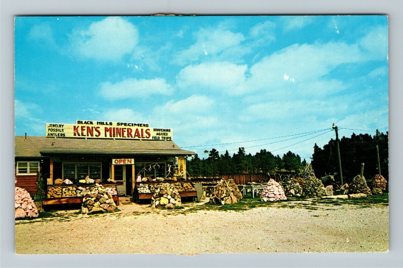 Custer SD-South Dakota, Ken's Minerals, Shop and Tourist Spot, Vintage Postcard