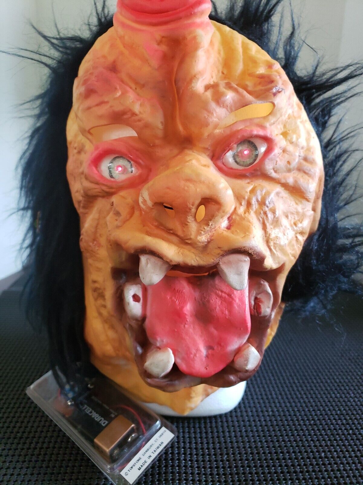 Vintage Devil Halloween Rubber Mask Topstone Danbury Lighted Eyes Voice Changing