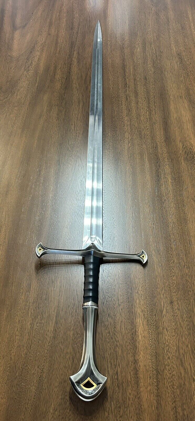 UNITED CUTLERY Lord Of The Rings Narsil Sword Of Elendil w/ Wall Plaque UC1267
