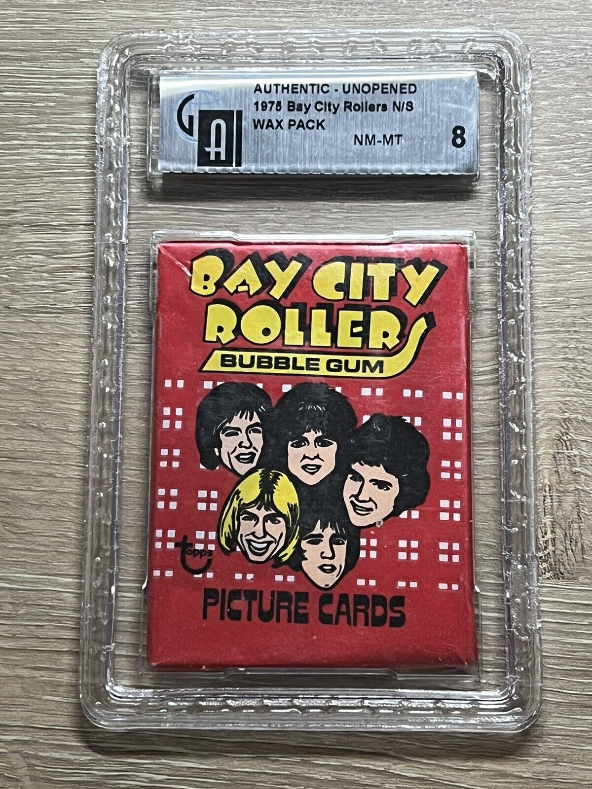 1975 Topps BAY CITY ROLLERS Sealed Wax Pack Graded Global Authentication NM-MT 8