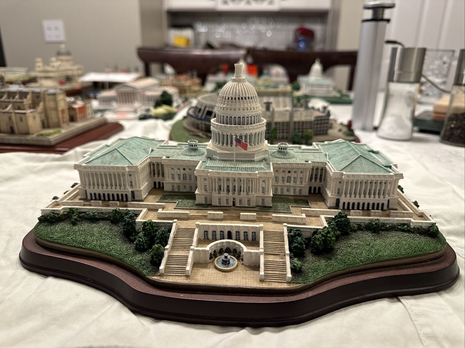 Danbury Mint The U.S. Capitol Miniature Landmark Replica Wood Base