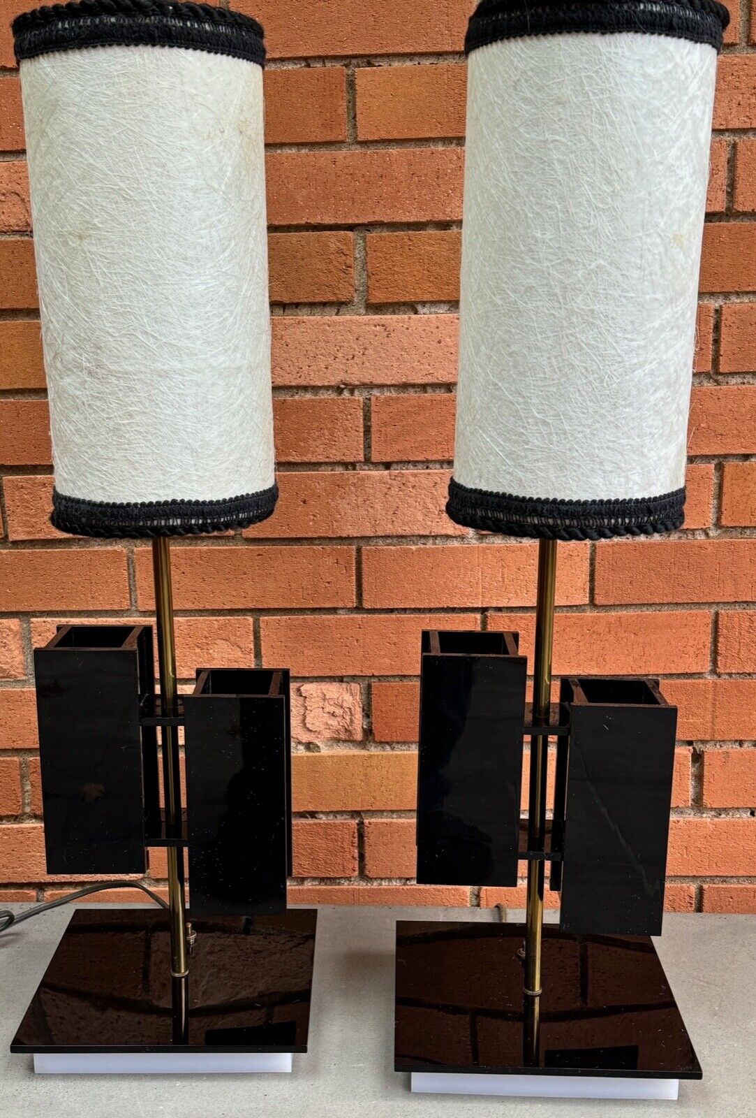 Pair Vintage Black White Acrylic Lamps Mid Century MCM Modern DeSanlou Moss