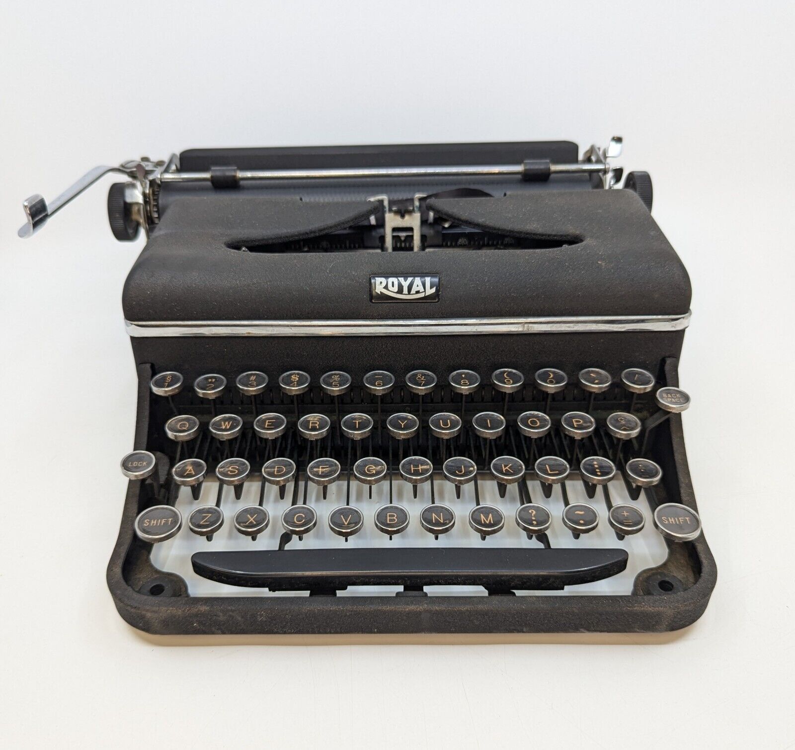 Vintage 1940s Royal Varsity Portable Typewriter D88-181974