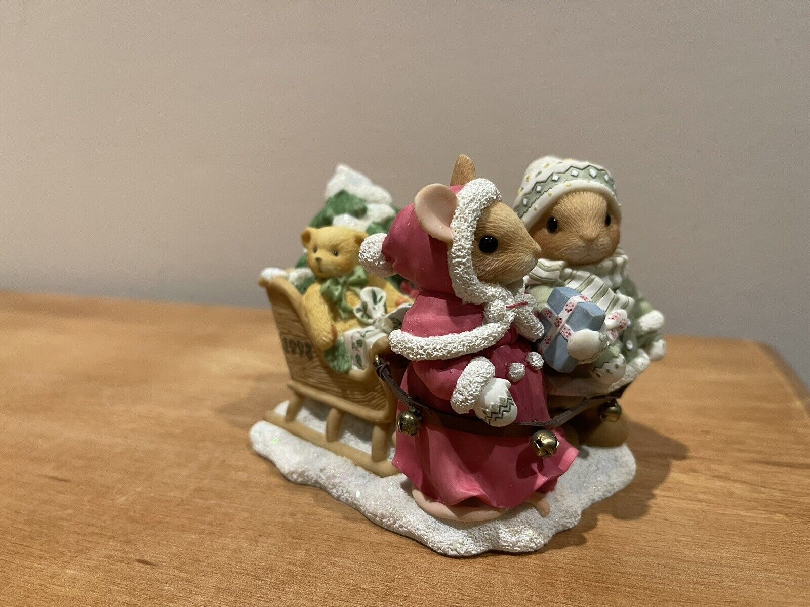 Priscilla's Mouse Tales “Friendship Delivers Hoilday Wishes” Figurine