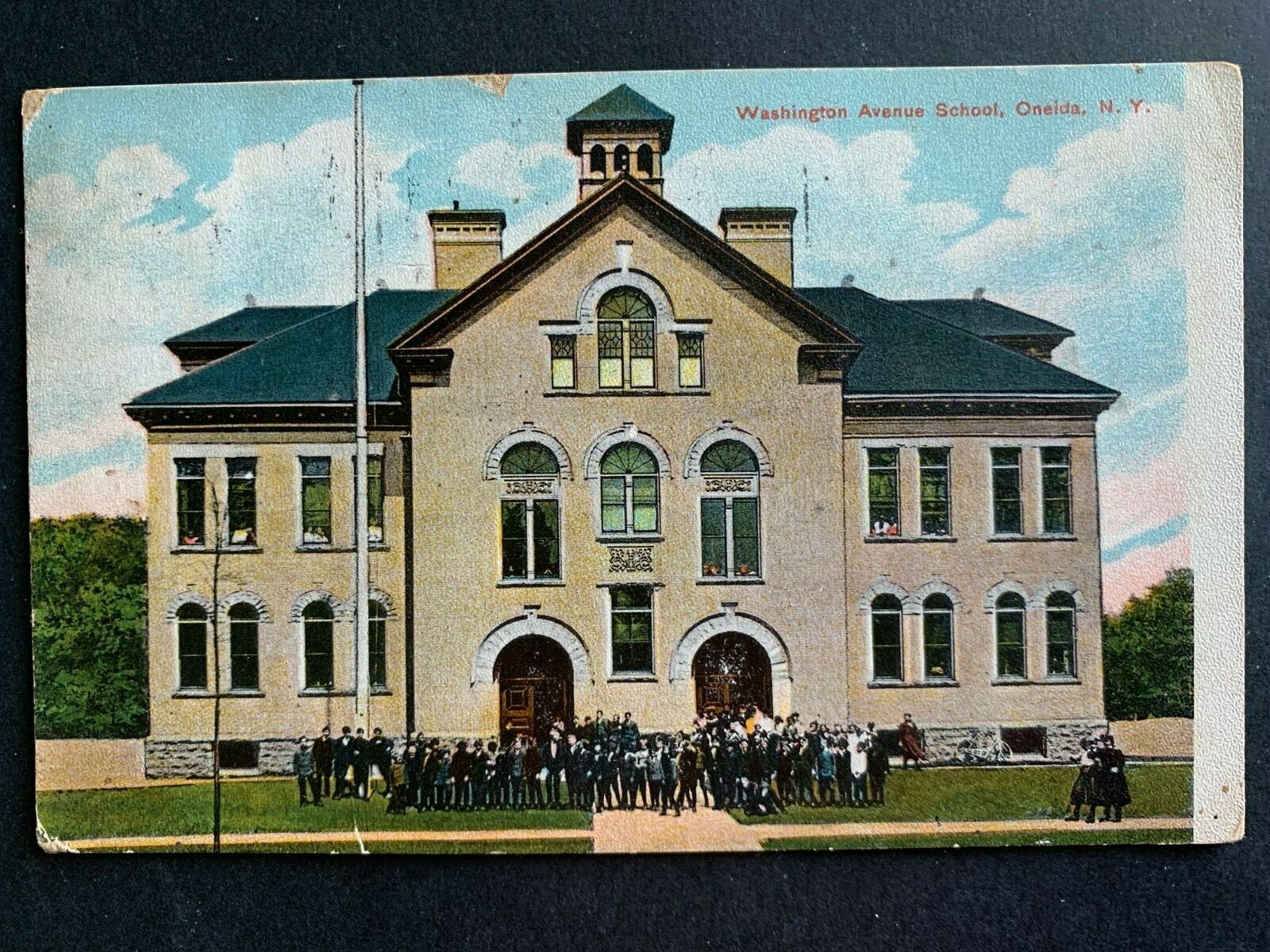 Postcard Oneida NY - Washington Avenue School with Students
