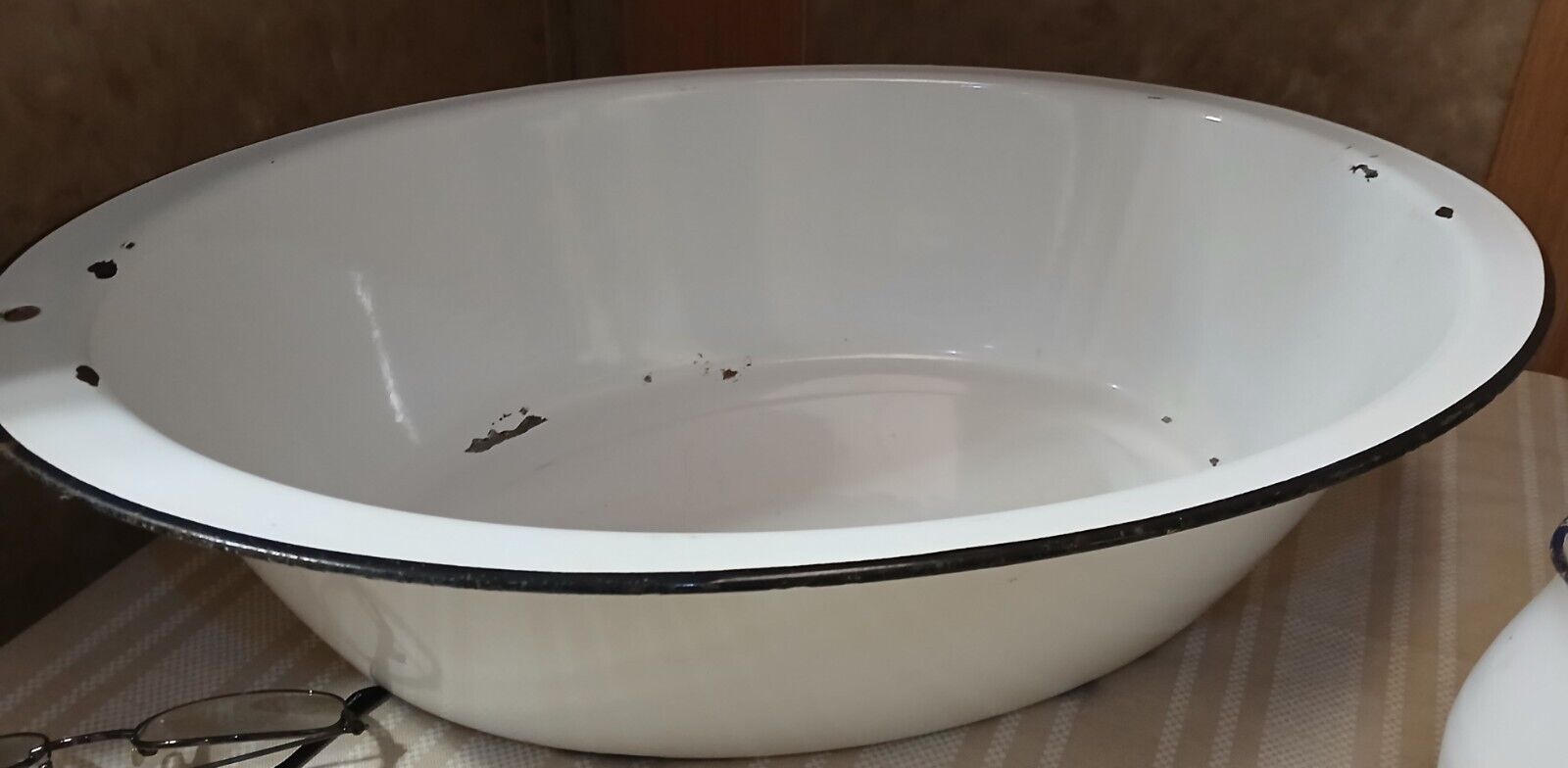 Large Vintage White Enamelware Basin Bowl Black Trim Oval Wash Pan 18x13x4.25”