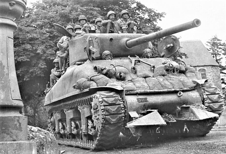 Digital Photograph WWII USA M4 Sherman Tank with Troops on Board-BRAND NEW PHOTO