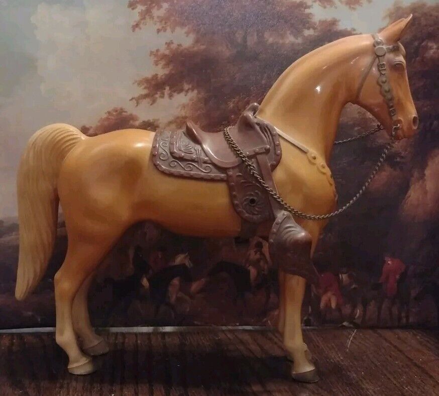 BREYER Western Palomino Horse with Snap On Saddle