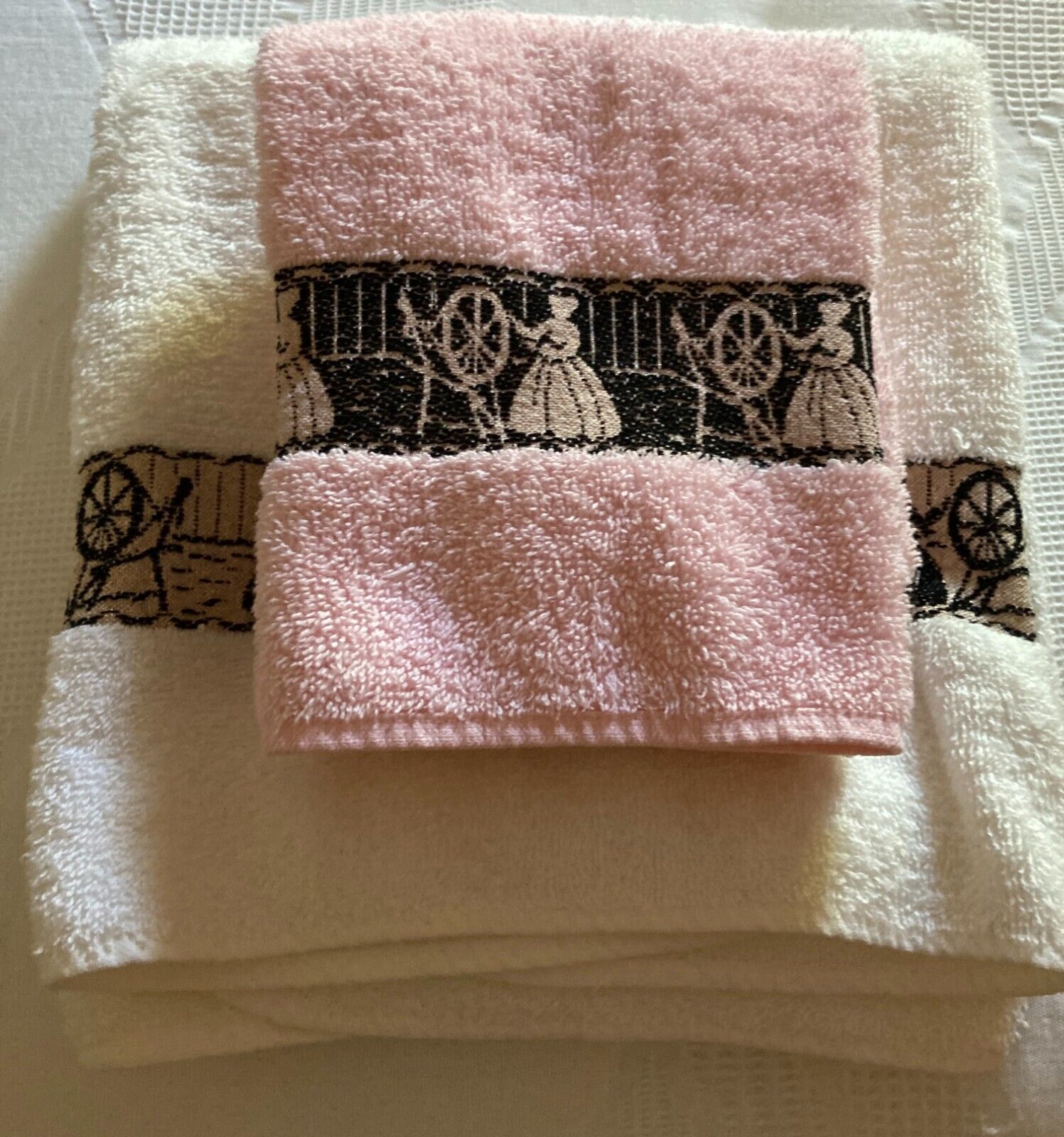Vintage Ambassador Bath &  Hand Towel   Made in USA Spinning Wheel Pink & White